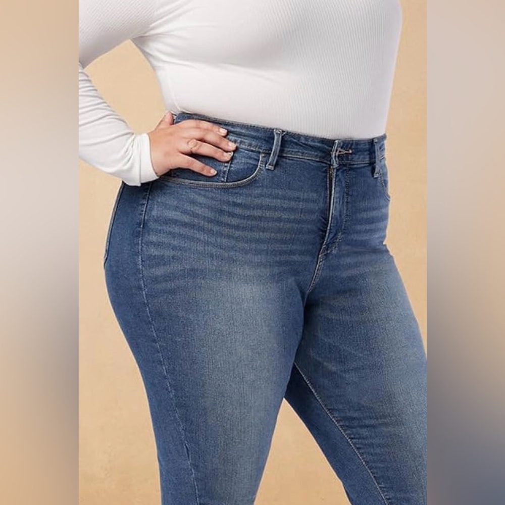 Levi Strauss Signature-NWT  Mid-Rise Skinny Jeans – Women’s Size 24 (W37 x L30)